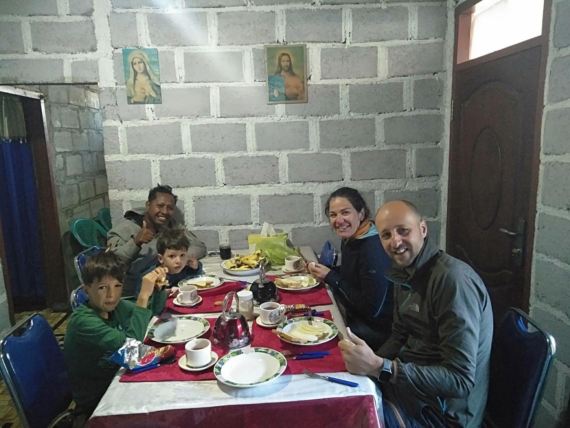 Arnolds Familly Homestay Bajawa Pokoj fotografie